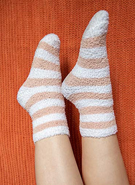 Live Green Bath and Body Gift Set- Foot Spa Set with Fuzzy Socks, Lotion, and Scrub